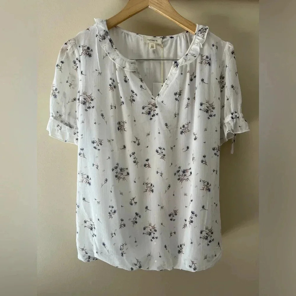 Sweet feminine white floral short sleeve shirt | Size SP | NWT